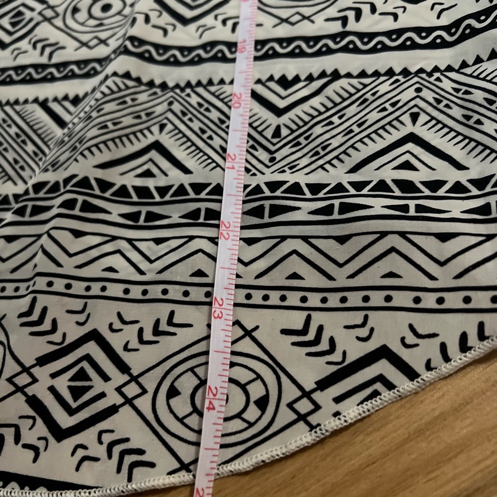 Patterned Top - Picture 6 of 7